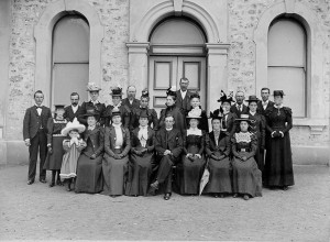 The congregation at the Institute in 1899.